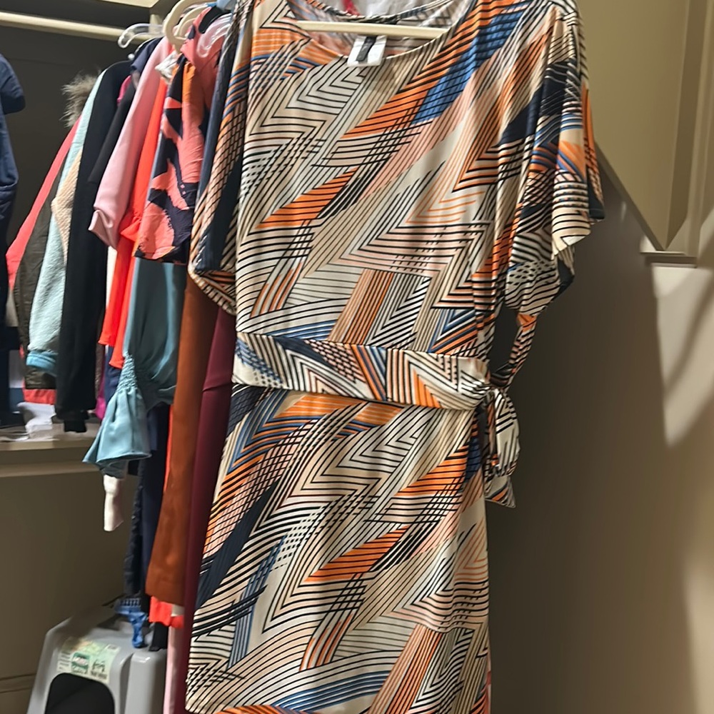 BCBG short sleeve. Tie waist dress. Orange blue khaki size small